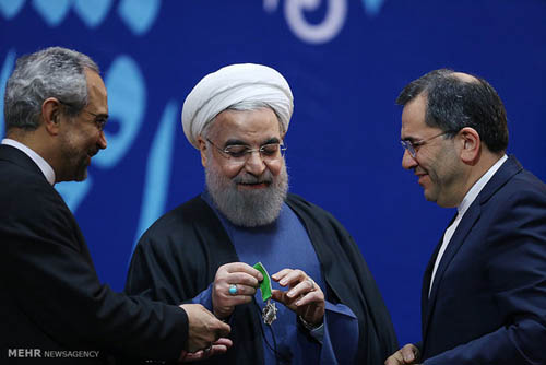 تكريم عوائل شهداء التقنية النووية في ايران